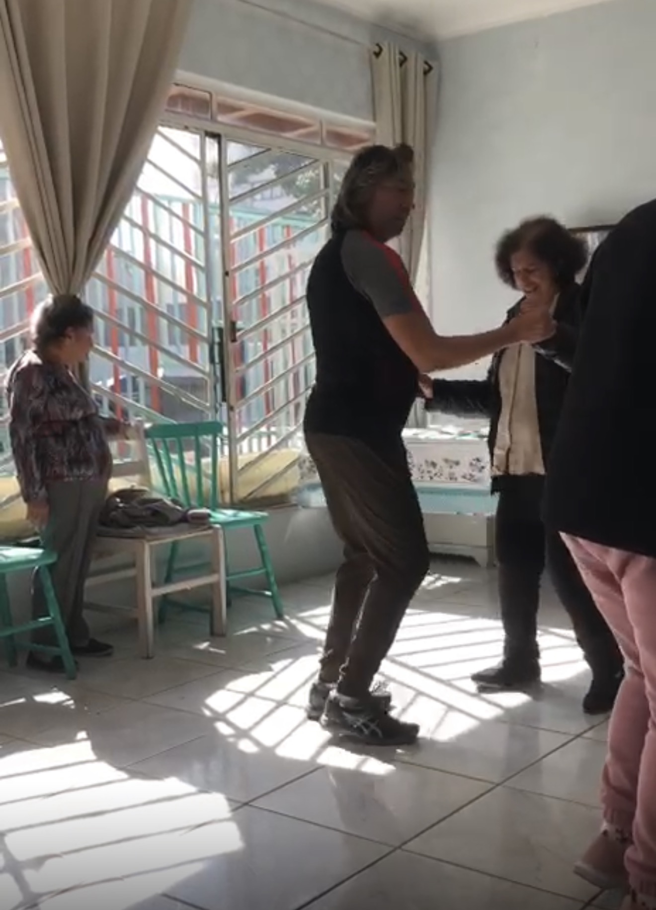 Dançaterapia no Espaço Ikaria